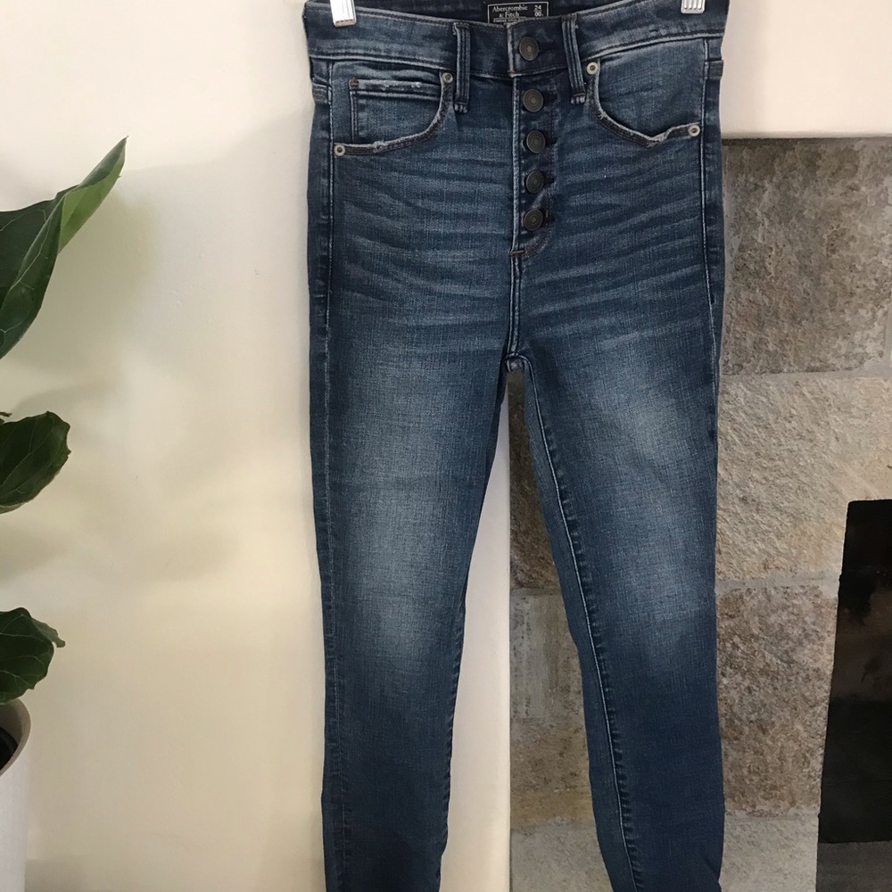 NWOT Abercrombie High Rise Ankle Jeans